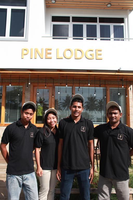 Pine Lodge Мале Экстерьер фото