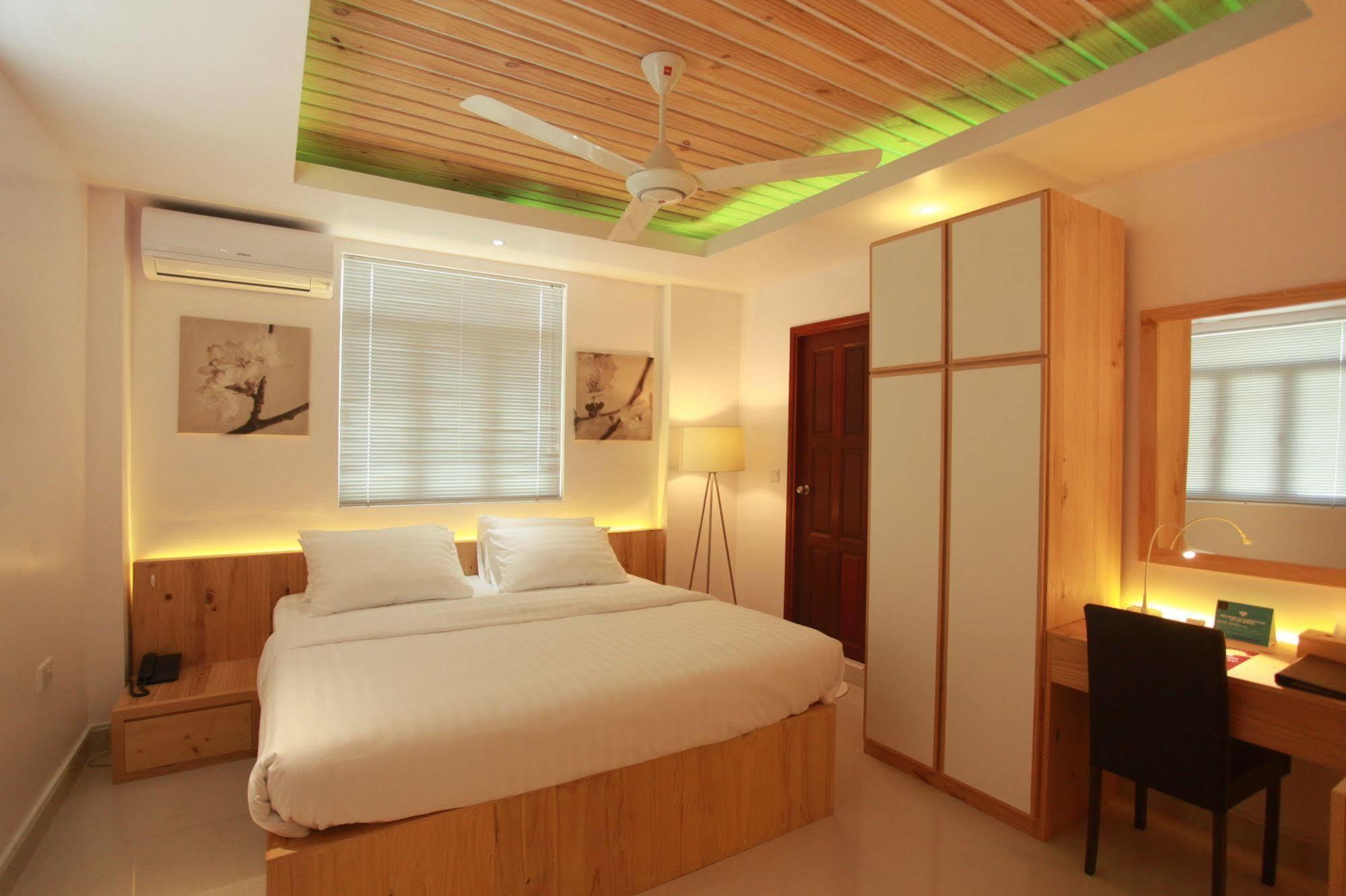 Pine Lodge Мале Экстерьер фото